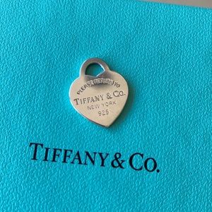 Return to Tiffany™
Heart Tag Charm